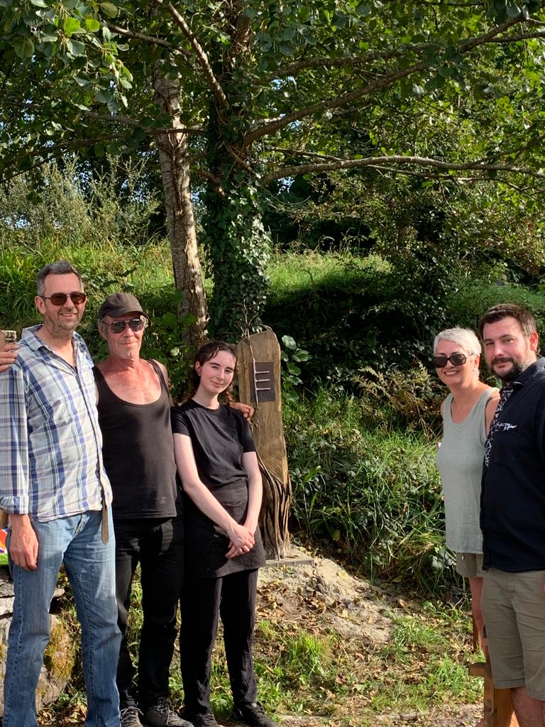 Artist Tom Allison, Adrian Cauldwell and Ella Allison pictured at the launch of the Alder sculpture with Jane O'Sullivan from Sneem TidyTowns and Florian Scheibein of Féilte na Snadhma